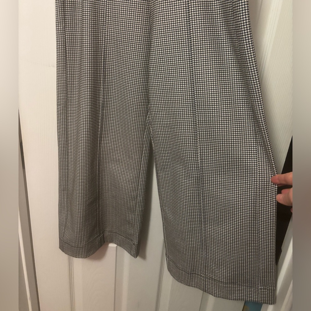 Classic Black and White Houndstooth Barrel Leg Pants - Picture 2 of 5